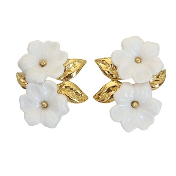 Trifari TM Gold Tone White Daisy Lucite Flower Necklace & Clip-On Earrings K358 - Picture 4 of 10